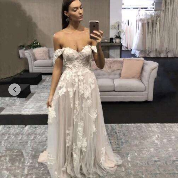 Wedding dress - Picture 2 of 5